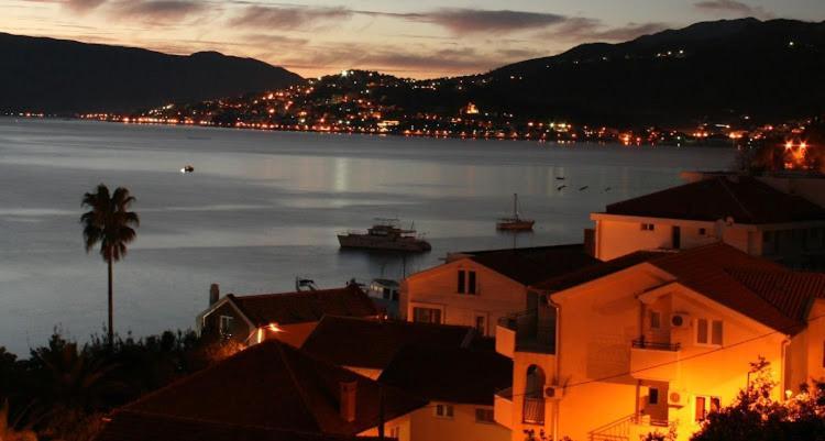 Villa Angelina Kumbor Esterno foto