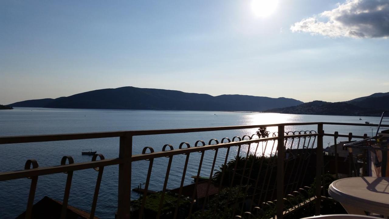 Villa Angelina Kumbor Esterno foto
