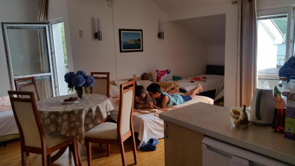 Villa Angelina Kumbor Esterno foto